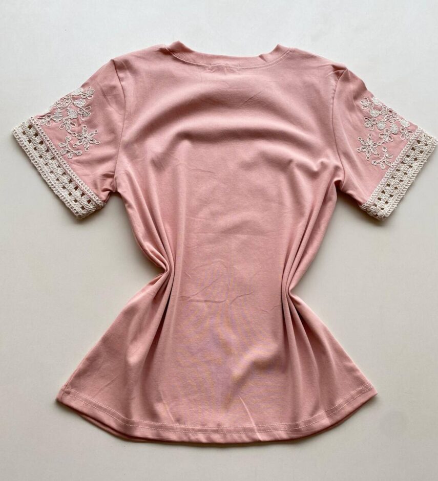 Blusa Feminina Manga Curta Hellen com Bordado Rosê - Fernanda Ramos Store