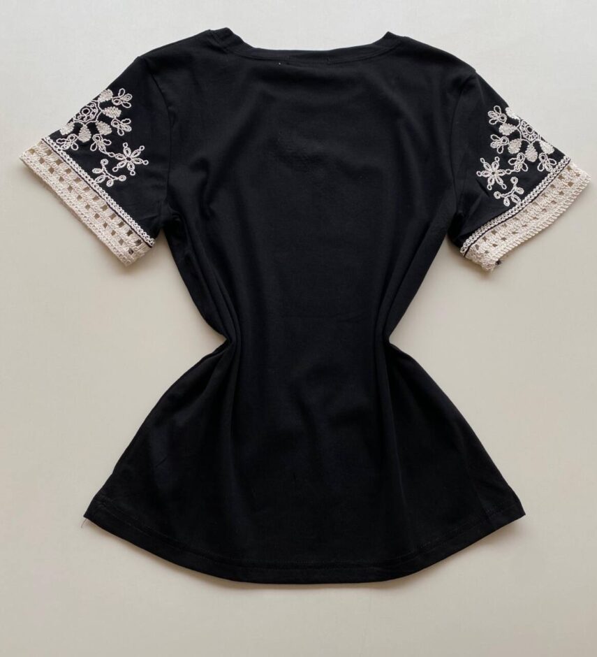 Blusa Feminina Manga Curta Hellen com Bordado Preta - Fernanda Ramos Store