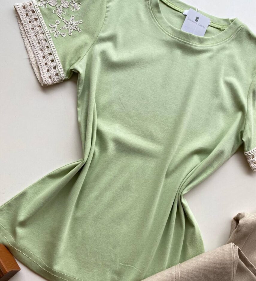 Blusa Feminina Manga Curta Hellen com Bordado Verde - Fernanda Ramos Store