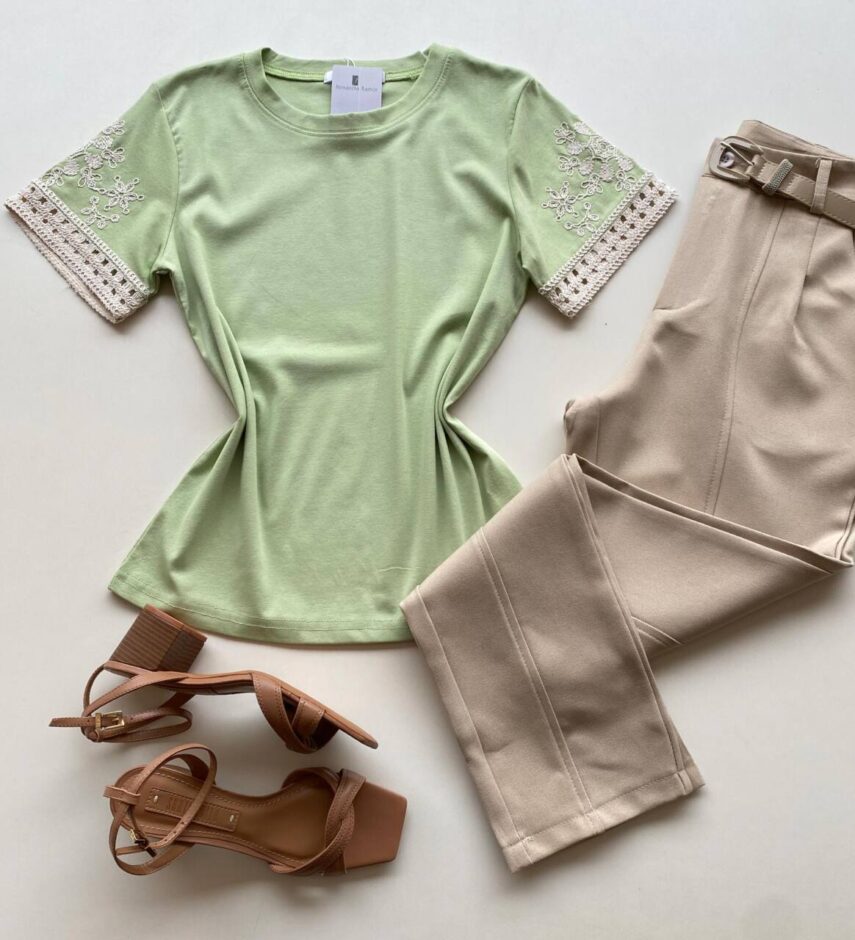 Blusa Feminina Manga Curta Hellen com Bordado Verde - Fernanda Ramos Store