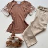 Blusa Feminina Manga Curta Hellen com Bordado Chocolate - Fernanda Ramos Store