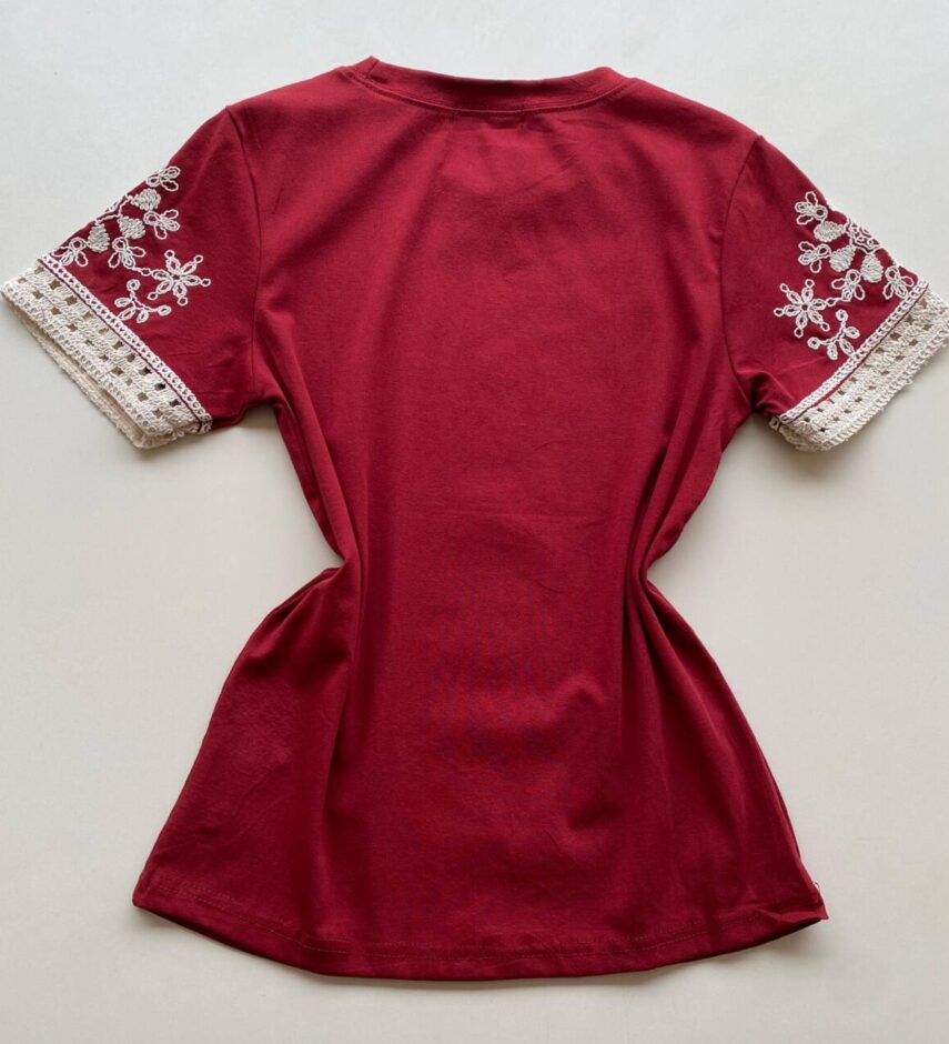Blusa Feminina Manga Curta Hellen com Bordado Vinho - Fernanda Ramos Store