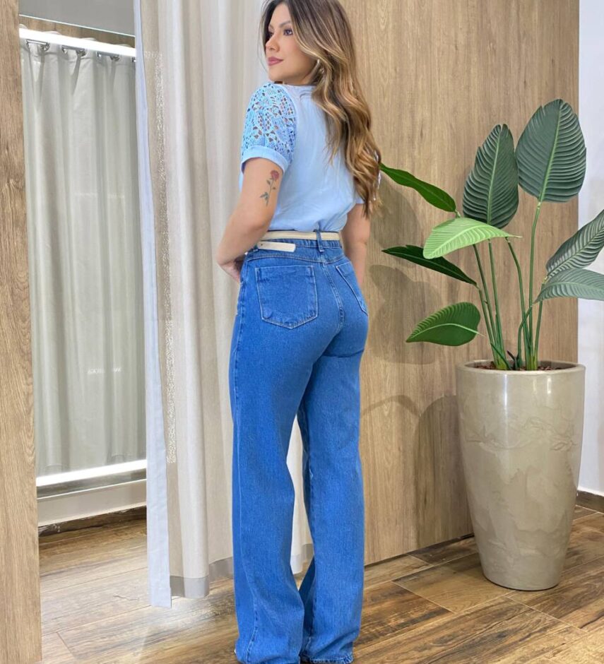 Blusa Feminina Manga Curta Leia com Detalhes em Bordado Azul - Fernanda Ramos Store