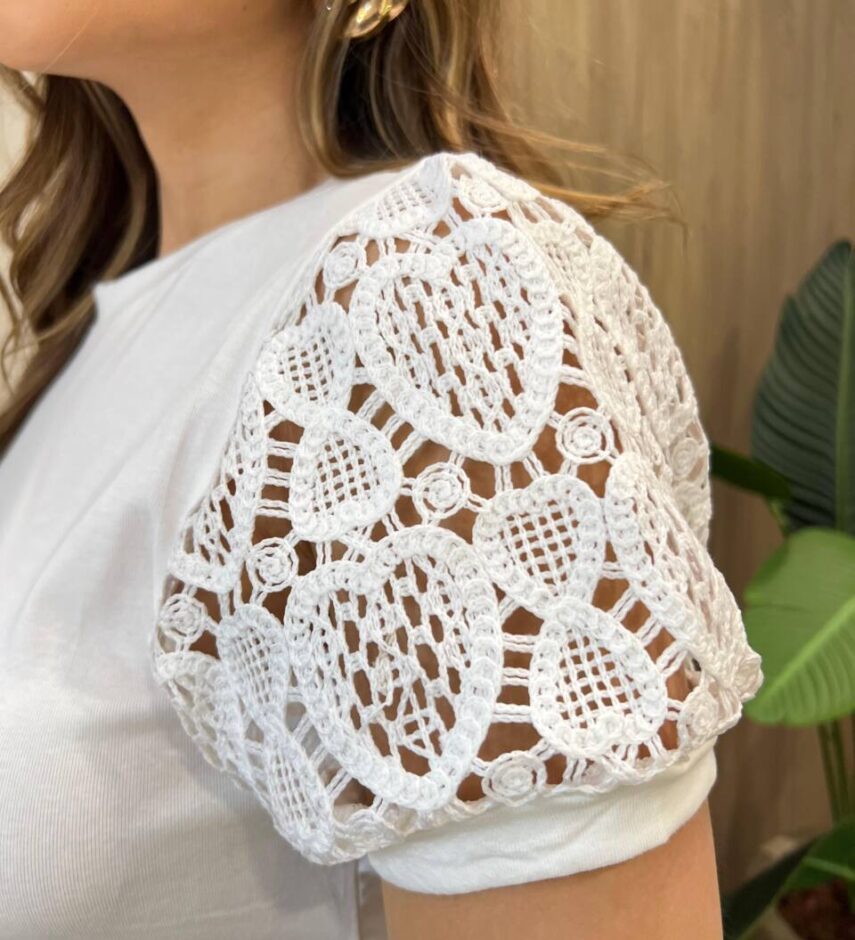 Blusa Feminina Manga Curta Leia com Detalhes em Bordado Branca - Fernanda Ramos Store