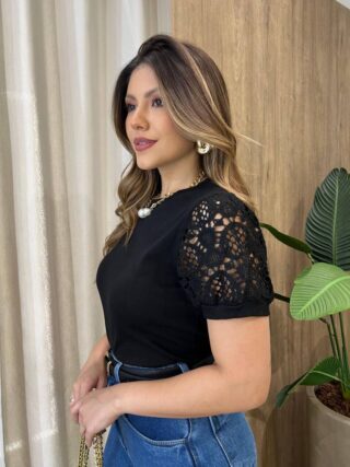 Blusa Feminina Manga Curta Leia com Detalhes em Bordado Preta - Fernanda Ramos Store
