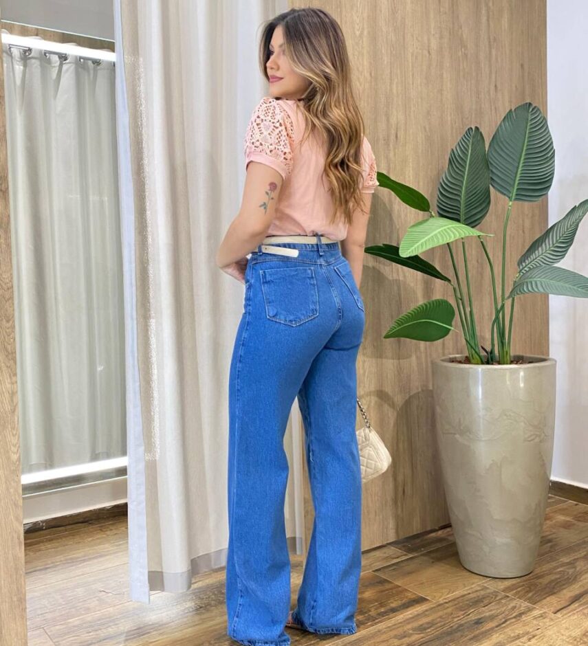 Blusa Feminina Manga Curta Leia com Detalhes em Bordado Rosê - Fernanda Ramos Store