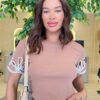 Blusa Feminina Milena Manga Curta Bordado em Flor Chocolate - Fernanda Ramos Store