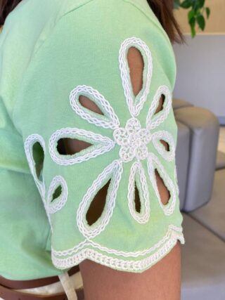 Blusa Feminina Milena Manga Curta Bordado em Flor Verde - Fernanda Ramos Store