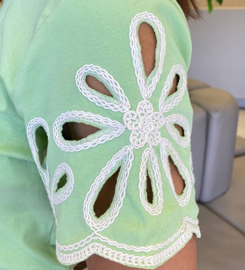 Blusa Feminina Milena Manga Curta Bordado em Flor Verde - Fernanda Ramos Store