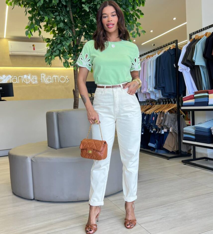 Blusa Feminina Milena Manga Curta Bordado em Flor Verde - Fernanda Ramos Store