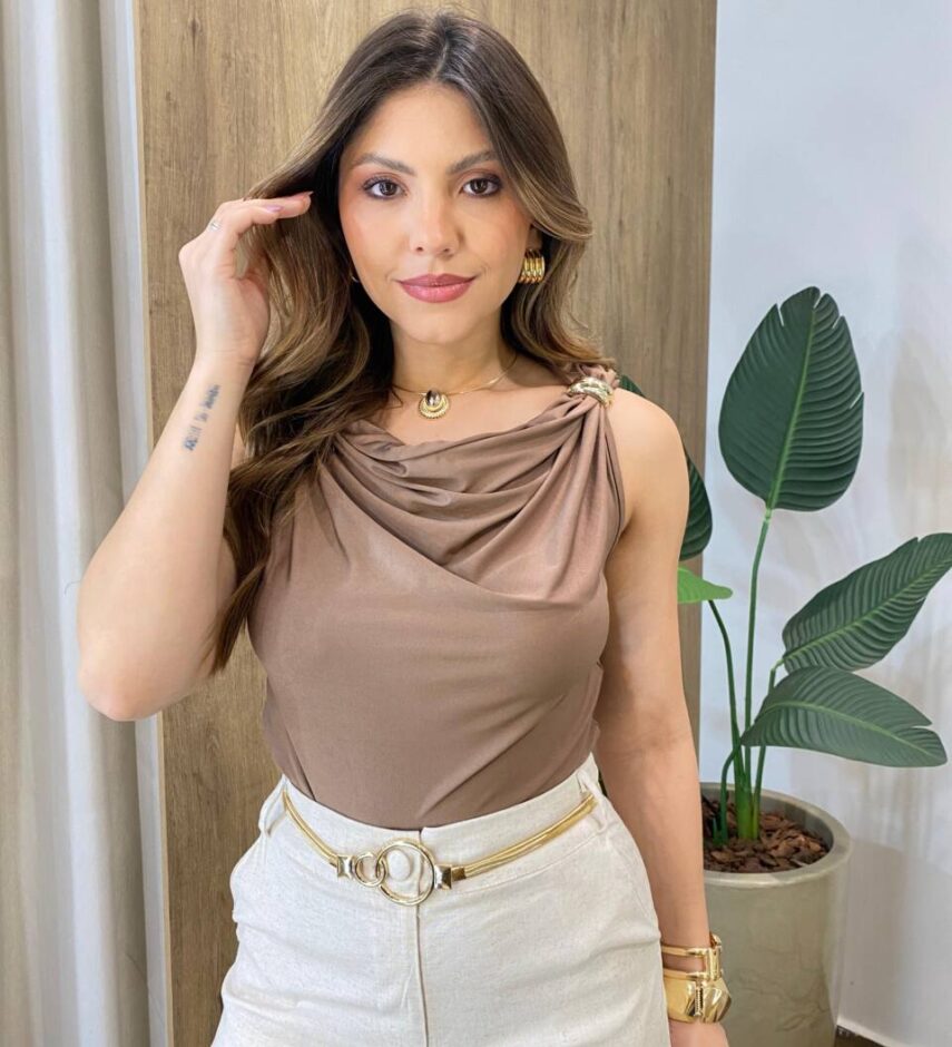 Blusa Regata Feminina Audrey Detalhe em Broche Dourado - Fernanda Ramos Store