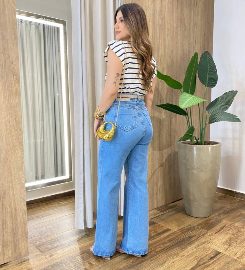 Blusa Tee Muscle Feminina Listrada Off White com Azul - Fernanda Ramos Store