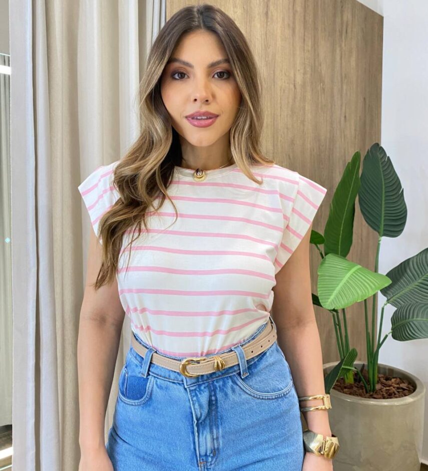 Blusa Tee Muscle Feminina Listrada Off White com Rosa Claro - Fernanda Ramos Store