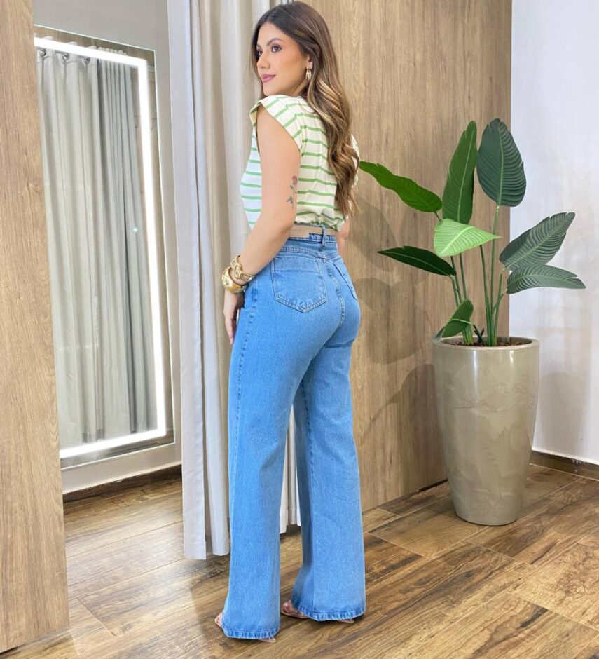 Blusa Tee Muscle Feminina Listrada Off White com Verde Claro - Fernanda Ramos Store