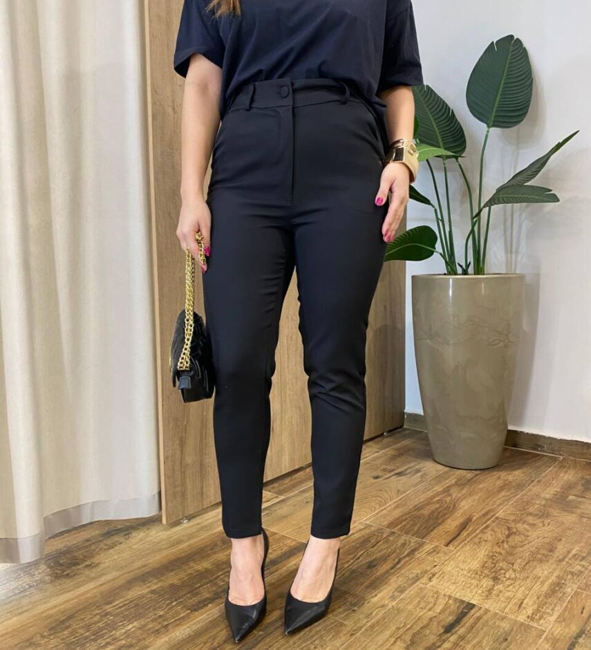 Calça Feminina Alfaiataria Arya com Bolsos Preta - Fernanda Ramos Store