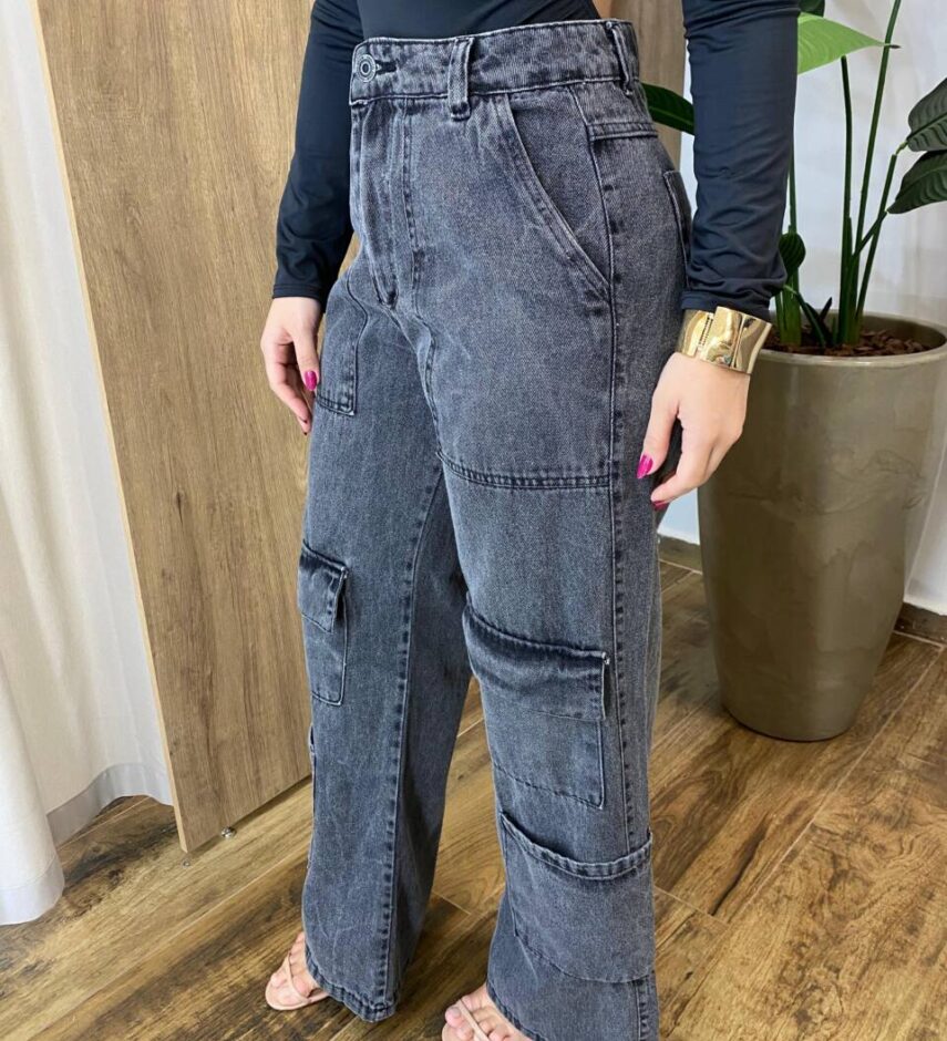 Calça Feminina Jeans Wide Leg Cargo Preto Estonado - Fernanda Ramos Store