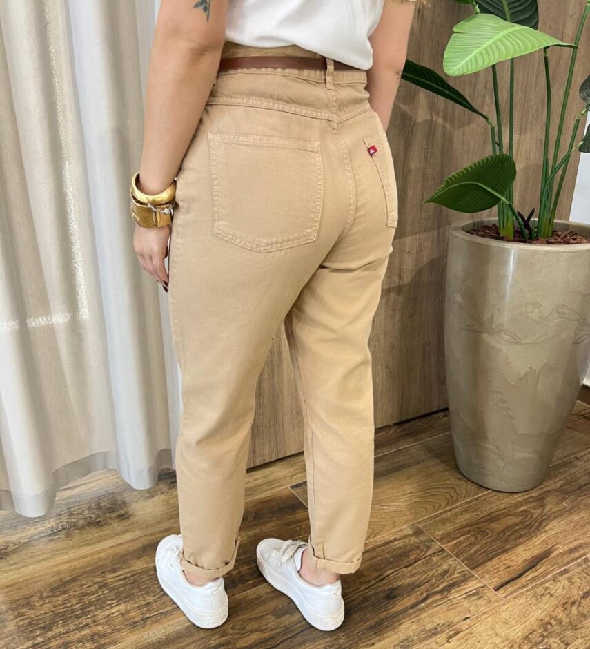 Calça Feminina Mom Sarja com Cinto Bege 016420 - Fernanda Ramos Store