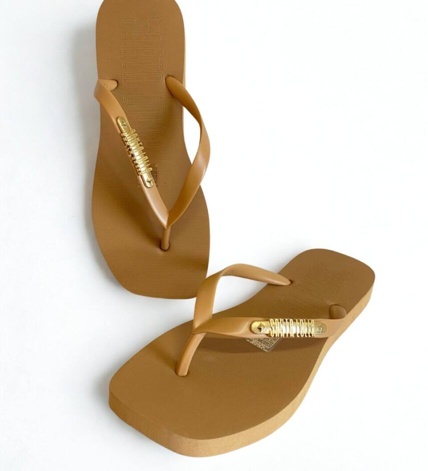 Chinelo Feminino Canelado Santa Lolla Detalhe Auto Relevo Bege - Fernanda Ramos Store