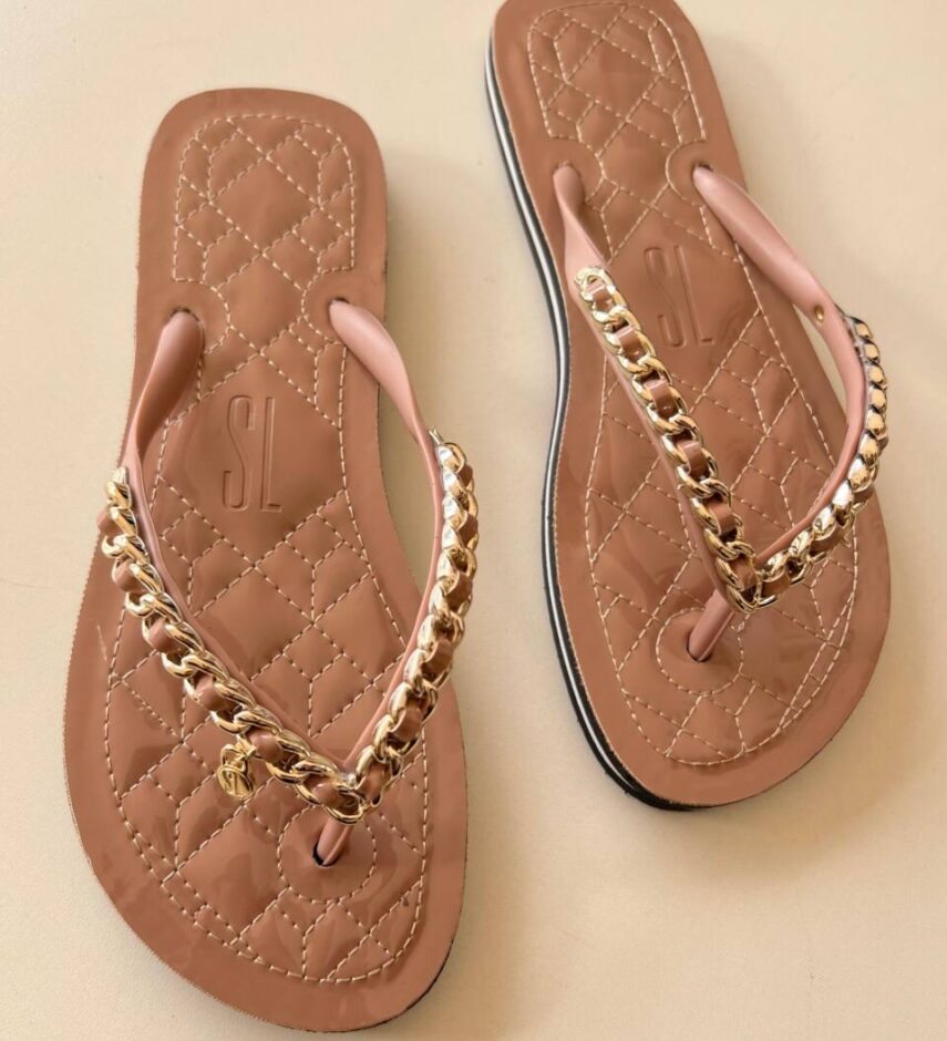 Chinelo Feminino Verniz Baked Santa Lolla Bege - Fernanda Ramos Store