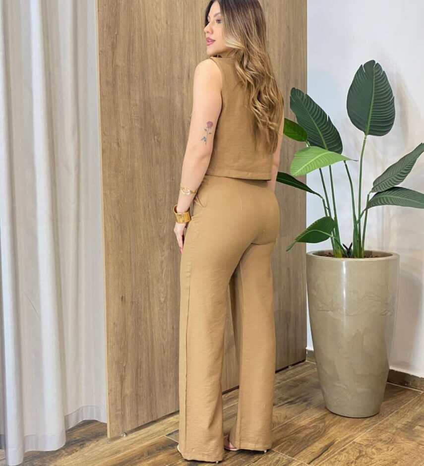 Conjunto Feminino Colete com Zíper e Calça Caqui - Fernanda Ramos Store
