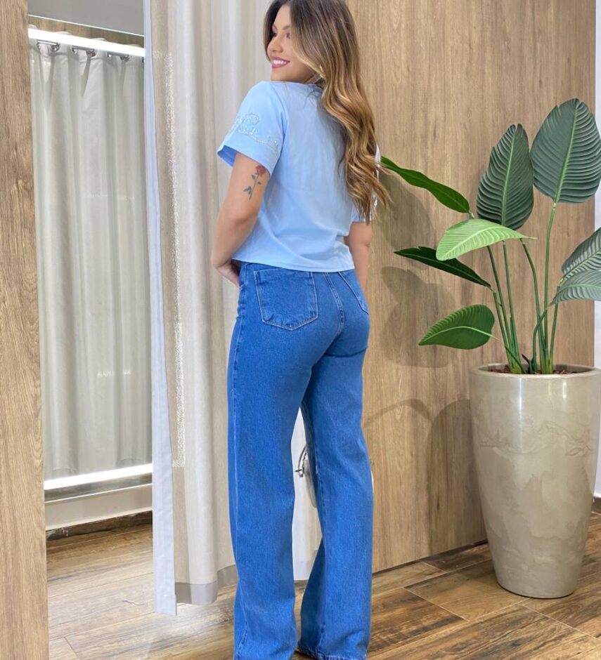 Cropped Feminino Marli Manga Curta Detalhe em Bordado Azul - Fernanda Ramos Store