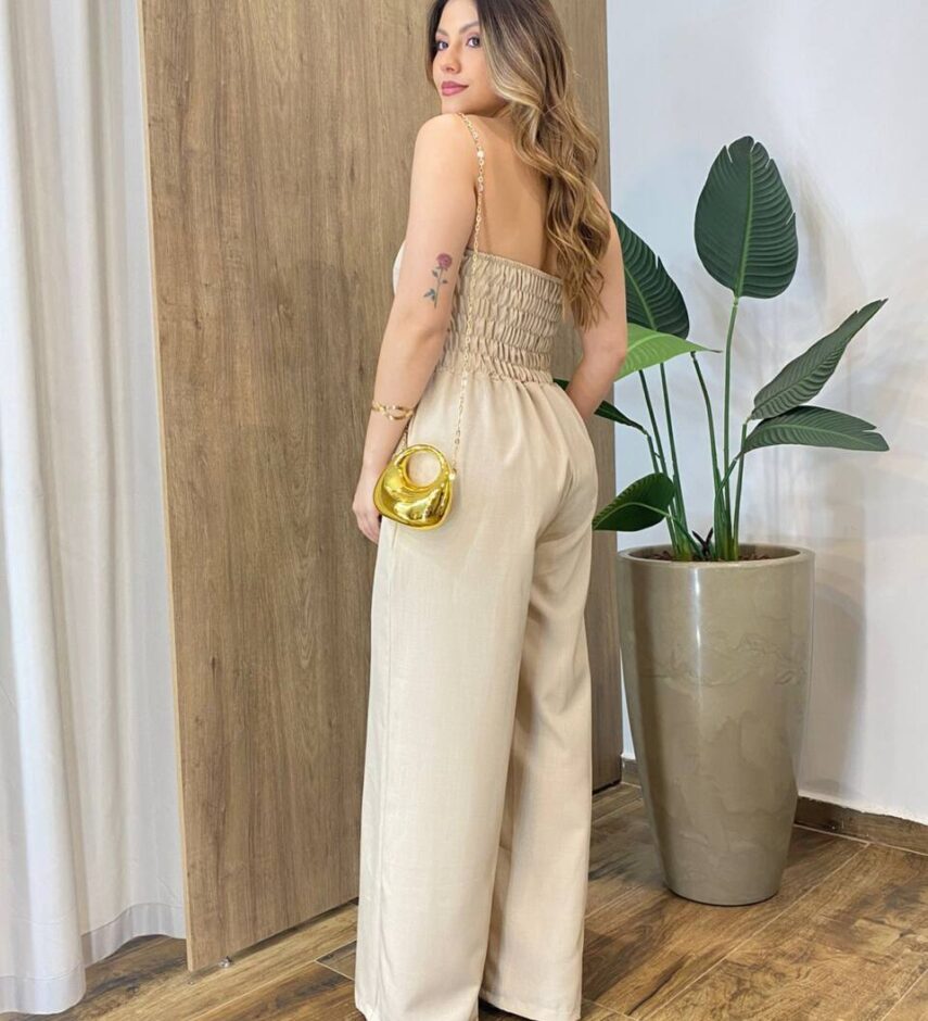Macacão Longo Feminino Angelina com Bojo Detalhe em Botões Bege - Fernanda Ramos Store