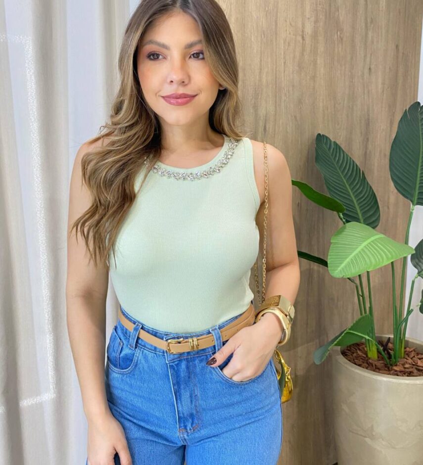 Regata Feminina Canelada Beca com Pedrarias na Gola Verde - Fernanda Ramos Store