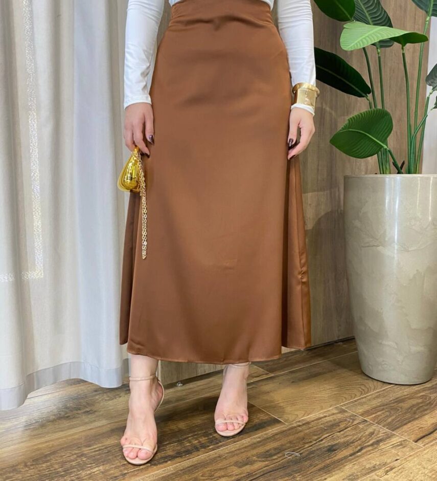 Saia Feminina Midi Bela em Cetim com Zíper Marrom - Fernanda Ramos Store