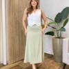 Saia Feminina Midi Bela em Cetim com Zíper Verde Oliva - Fernanda Ramos Store