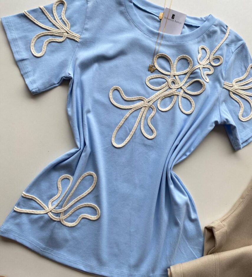 T-shirt Feminina Manga Curta Lois com Bordado Azul - Fernanda Ramos Store