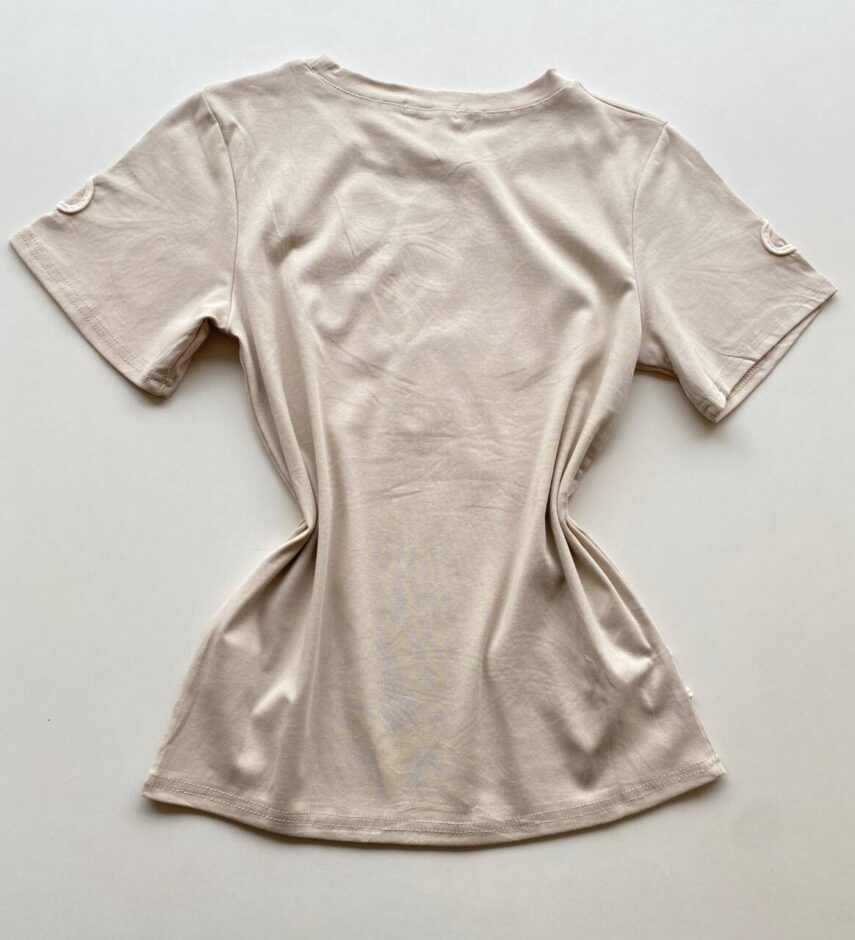 T-shirt Feminina Manga Curta Lois com Bordado Bege - Fernanda Ramos Store