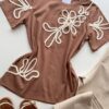 T-shirt Feminina Manga Curta Lois com Bordado Chocolate - Fernanda Ramos Store