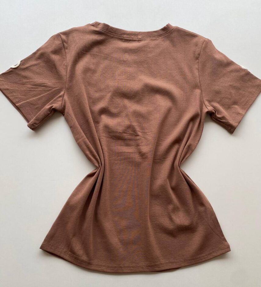 T-shirt Feminina Manga Curta Lois com Bordado Chocolate - Fernanda Ramos Store
