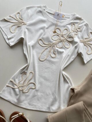 T-shirt Feminina Manga Curta Lois com Bordado Off White - Fernanda Ramos Store