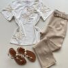 T-shirt Feminina Manga Curta Lois com Bordado Off White - Fernanda Ramos Store