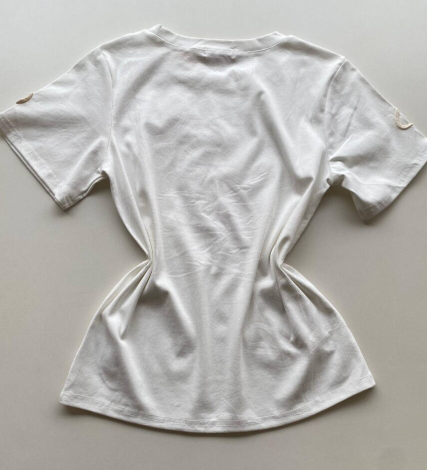 T-shirt Feminina Manga Curta Lois com Bordado Off White - Fernanda Ramos Store