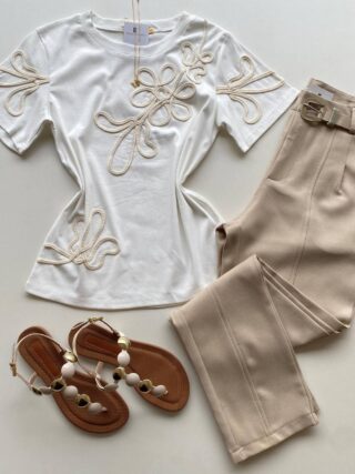 T-shirt Feminina Manga Curta Lois com Bordado Off White - Fernanda Ramos Store