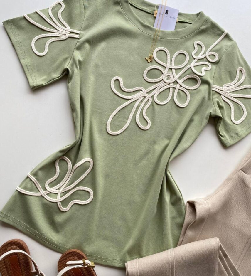 T-shirt Feminina Manga Curta Lois com Bordado Verde - Fernanda Ramos Store