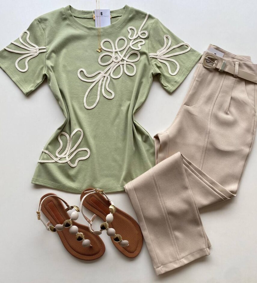 T-shirt Feminina Manga Curta Lois com Bordado Verde - Fernanda Ramos Store